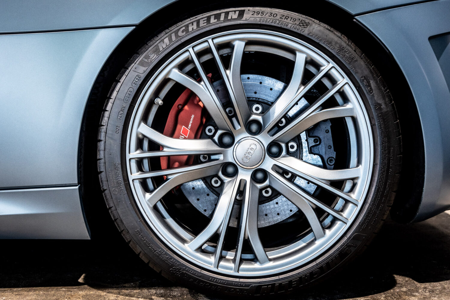 R8スパイダー GT 4WD 左H