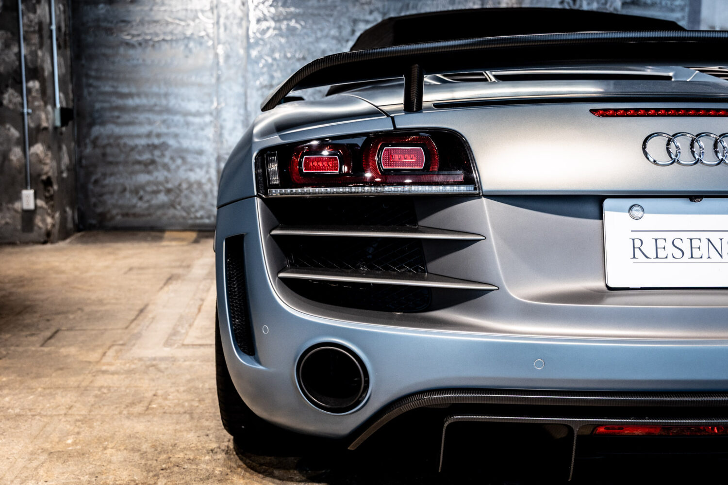 R8スパイダー GT 4WD 左H
