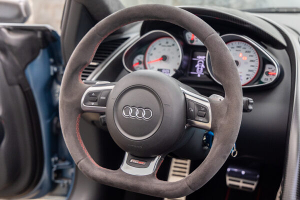 R8スパイダー GT 4WD 左H