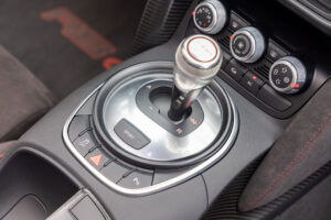 R8スパイダー GT 4WD 左H