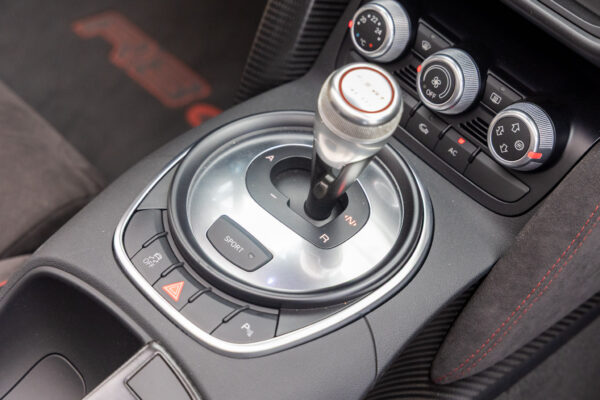 R8スパイダー GT 4WD 左H