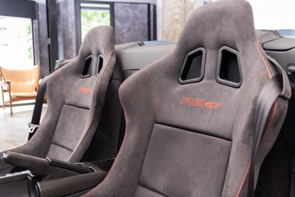 R8スパイダー GT 4WD 左H