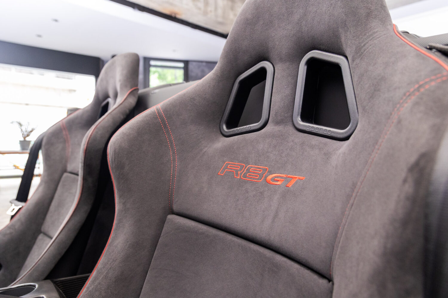 R8スパイダー GT 4WD 左H