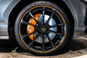 ウルス グラファイトカプセル 4WD 左H