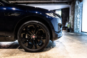 Fペイス Rダイナミック ブラック2.0L D200 4WD