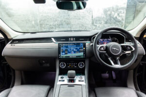 Fペイス Rダイナミック ブラック2.0L D200 4WD