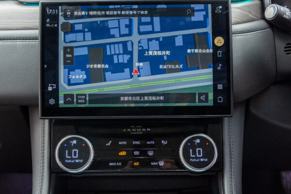 Fペイス S 2.0L D200 4WD