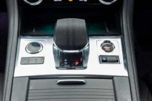 Fペイス Rダイナミック ブラック2.0L D200 4WD