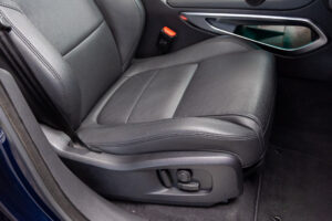 Fペイス Rダイナミック ブラック2.0L D200 4WD