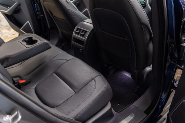 Fペイス S 2.0L D200 4WD