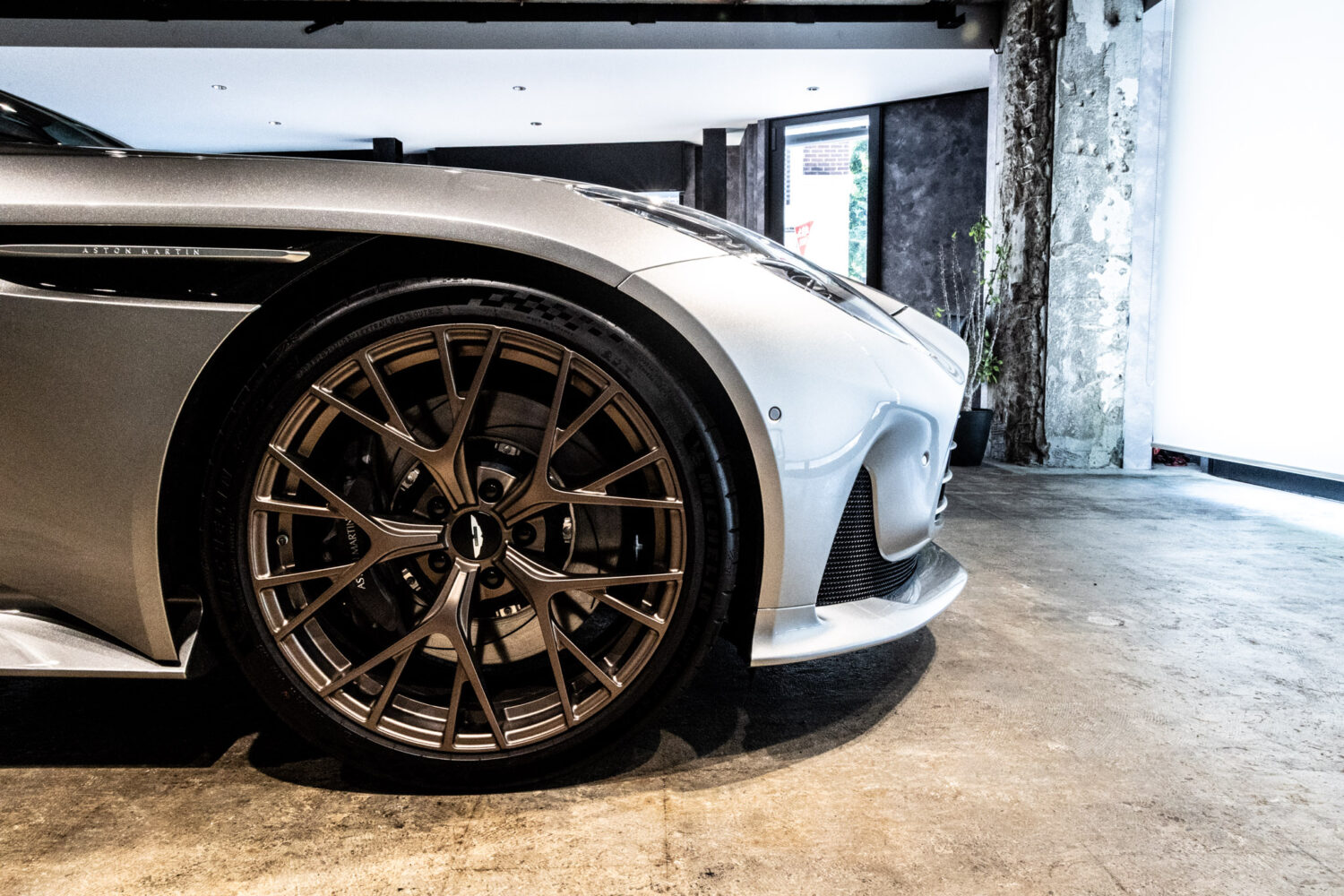 DB12 4.0
