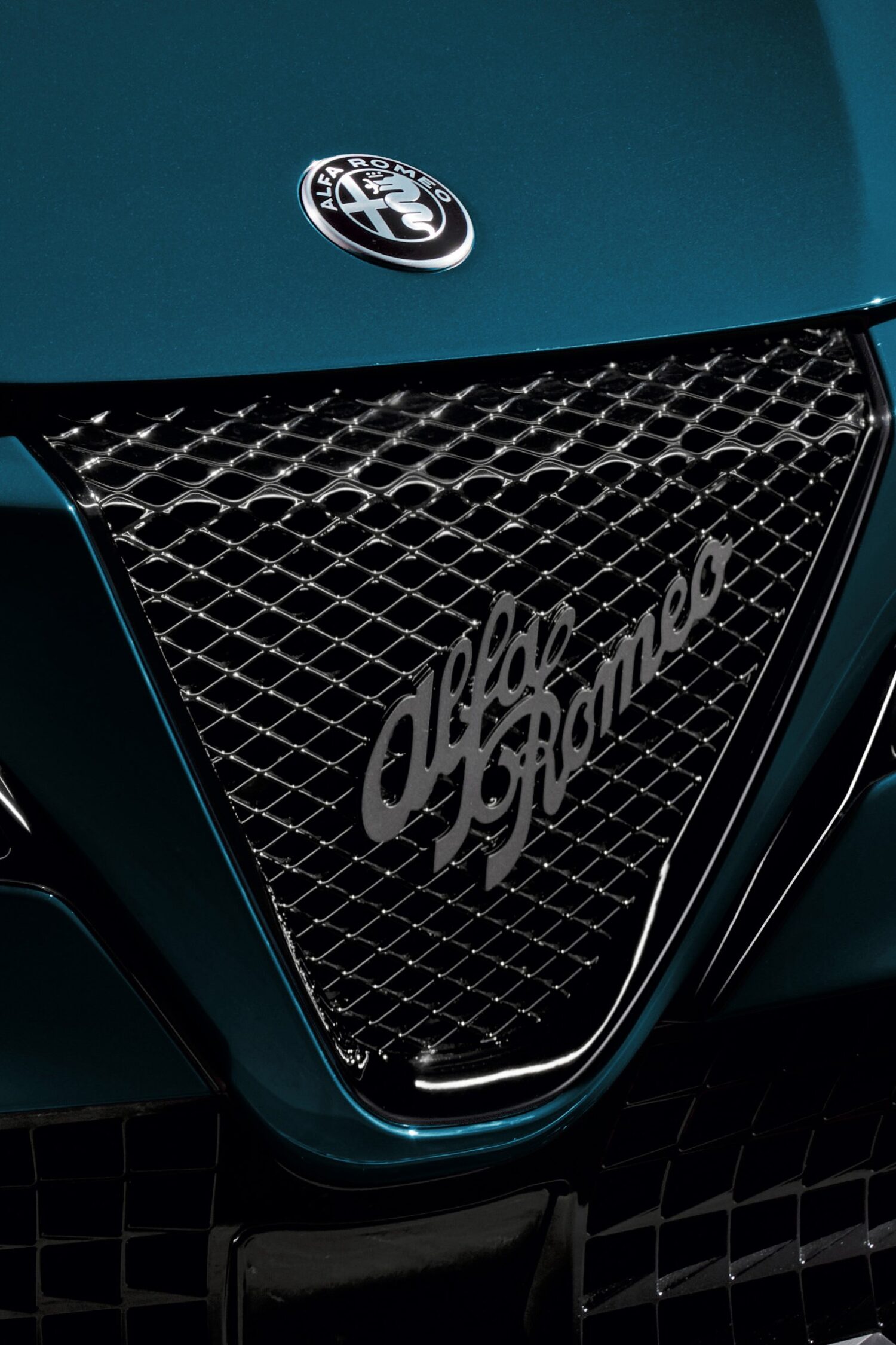 車名は、1960年代の「GT 1300ジュニア」に由来。美しいフォルムと高性能な走りで知られる「ジュリア・スプリントGT」のデザインを受け継いだスポーツモデルだ。