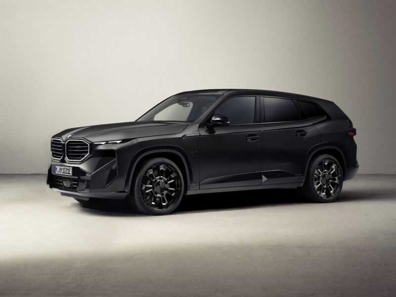 限定車　BMW XM　有名ライフスタイル・ブランド『Kith』とコラボレーション