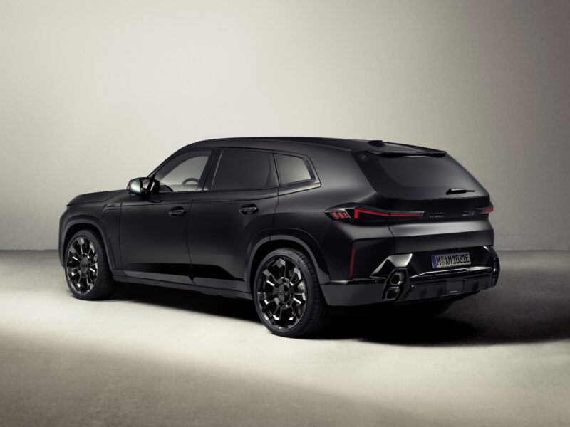 限定車　BMW XM　有名ライフスタイル・ブランド『Kith』とコラボレーション