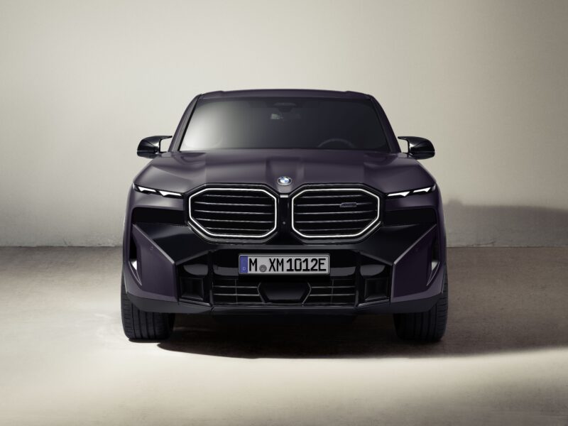 限定車　BMW XM　有名ライフスタイル・ブランド『Kith』とコラボレーション