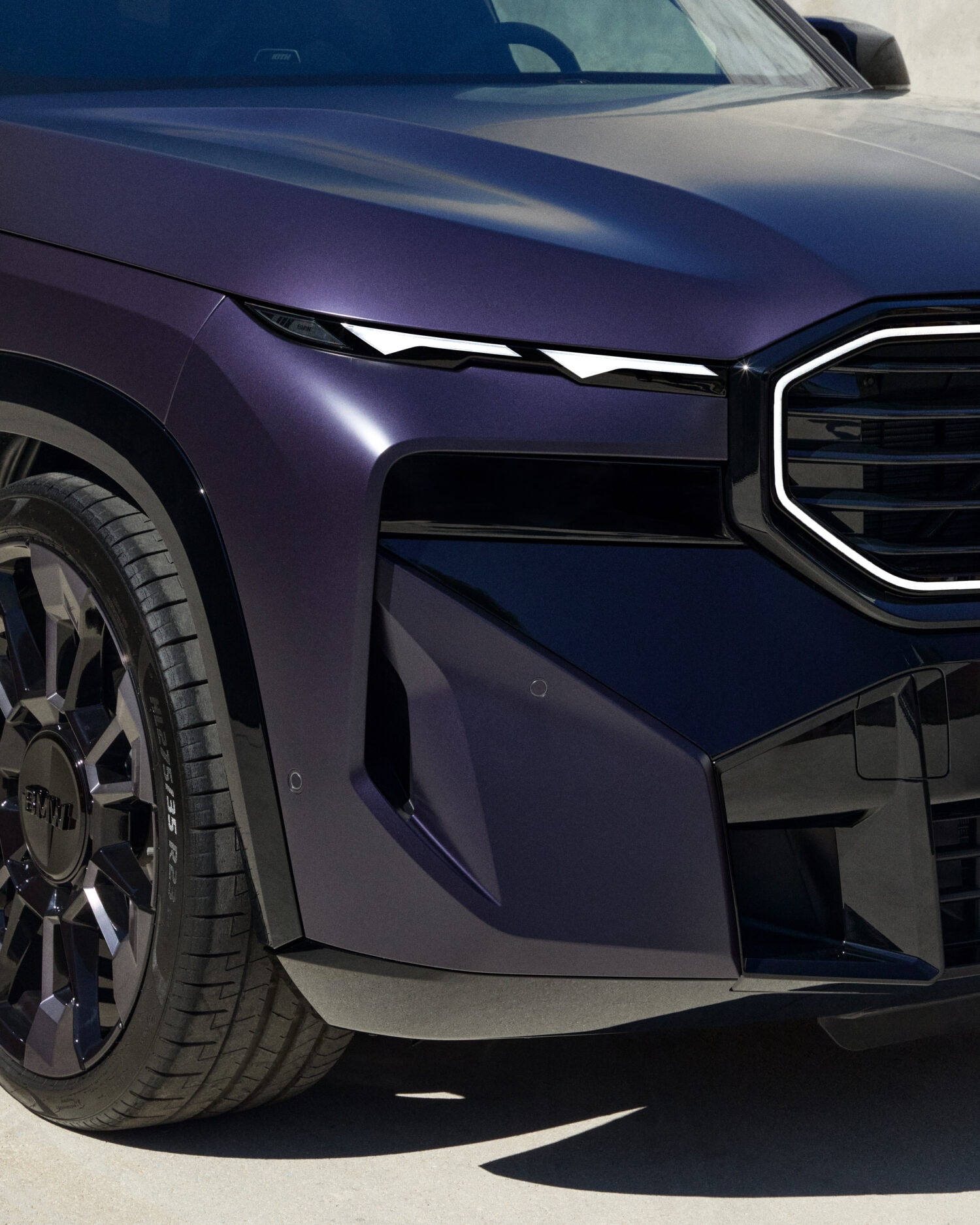 限定車　BMW XM　有名ライフスタイル・ブランド『Kith』とコラボレーション