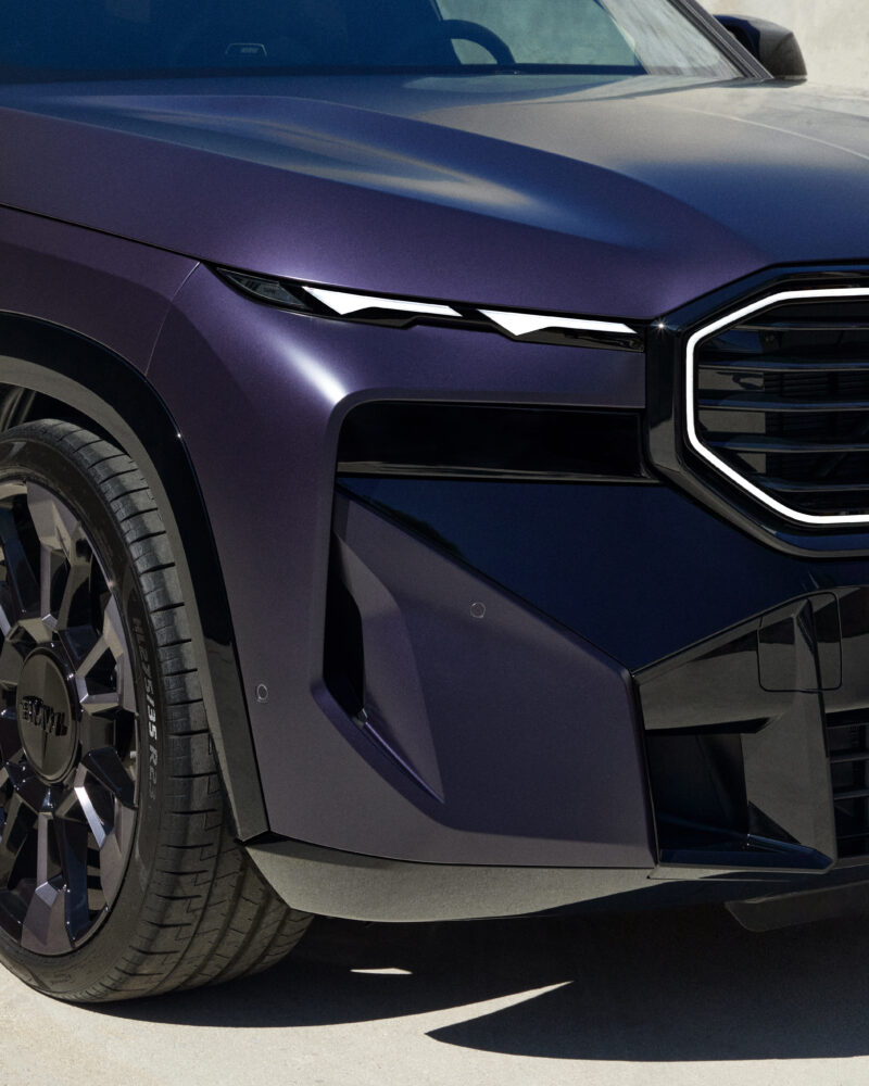 限定車 BMW XM 有名ライフスタイル・ブランド『Kith』とコラボレーション