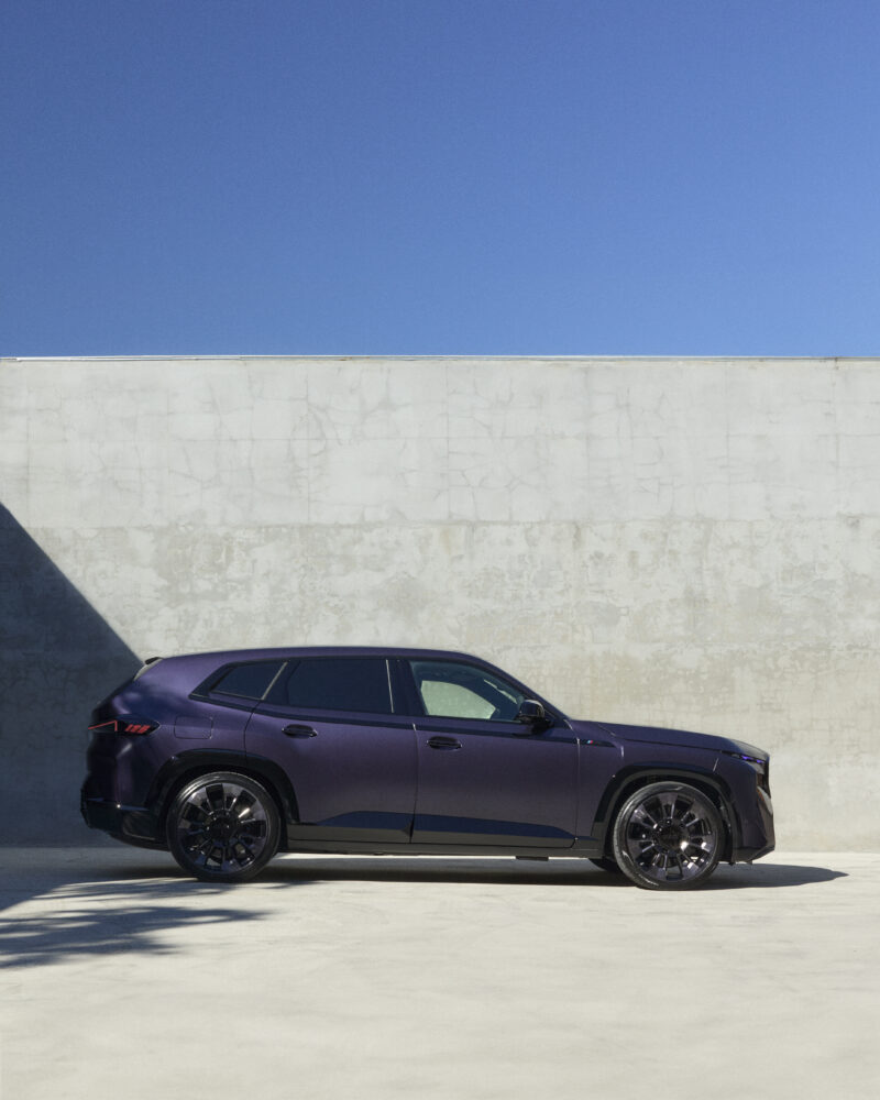 限定車　BMW XM　有名ライフスタイル・ブランド『Kith』とコラボレーション