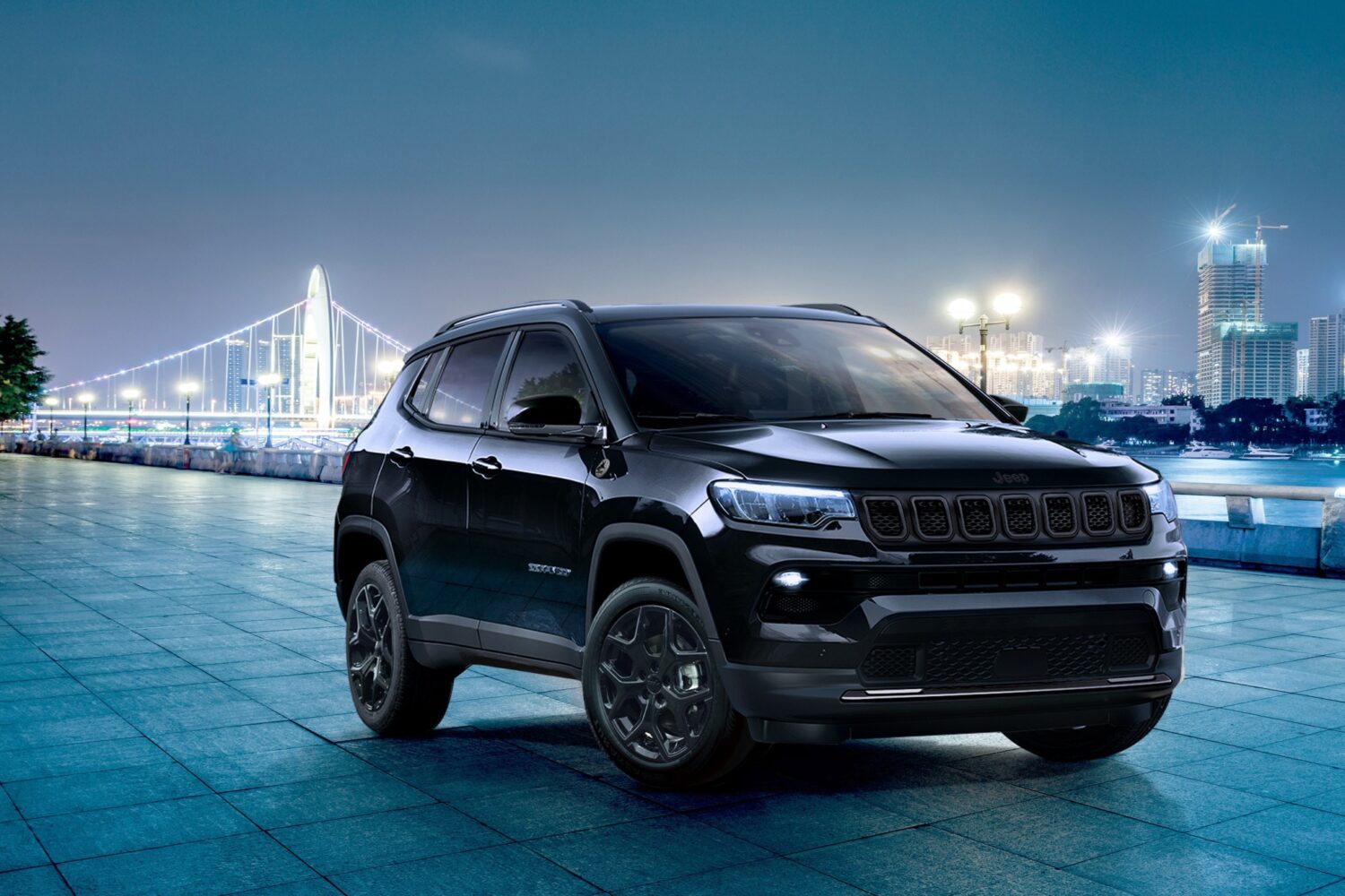 ジープ・コンパスに150台限定 「ブラック・シャーク」 黒いサメを強調