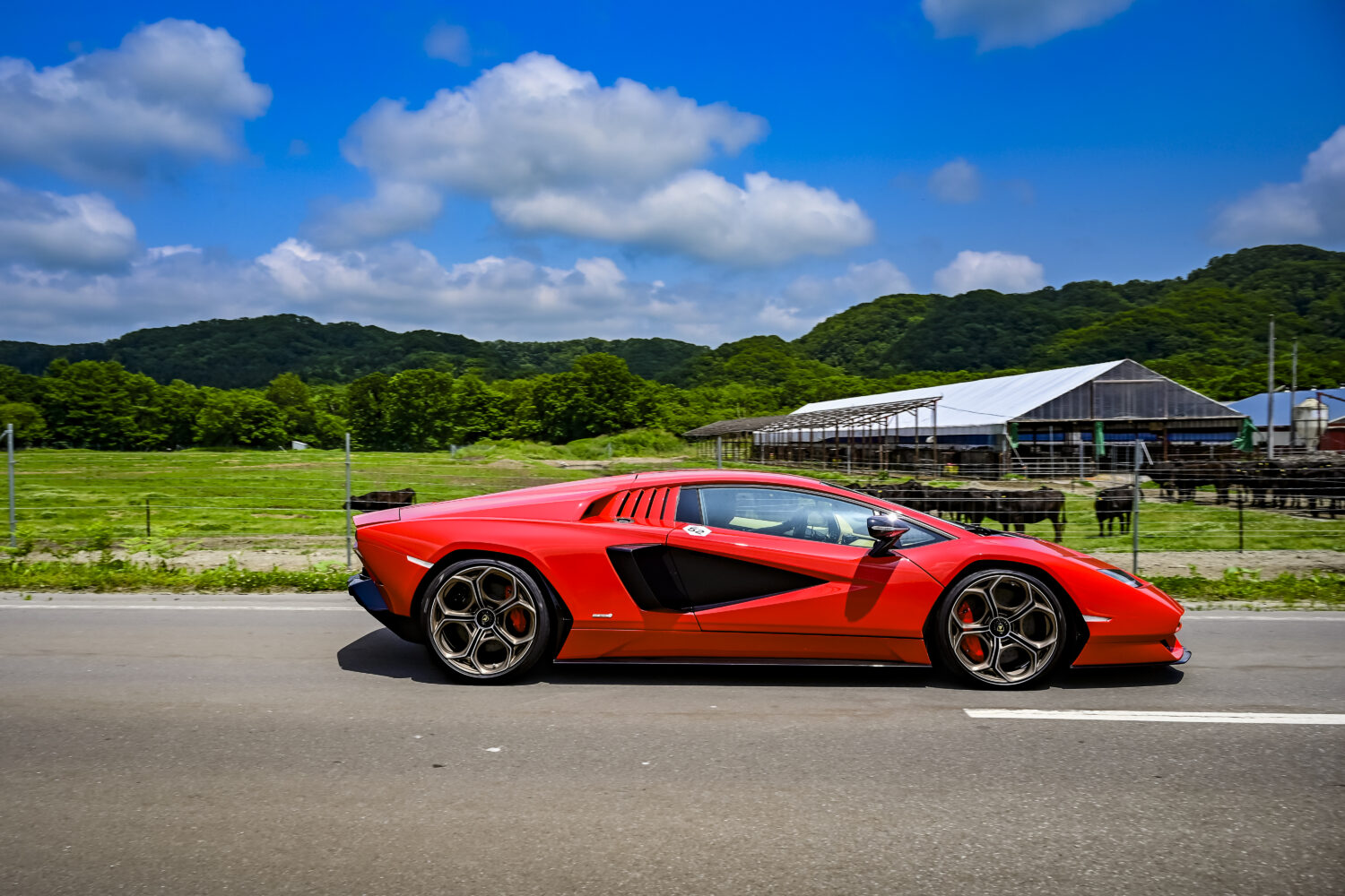 今回は北海道　ランボルギーニ　2025年の特別なドライビングツアーを開催
