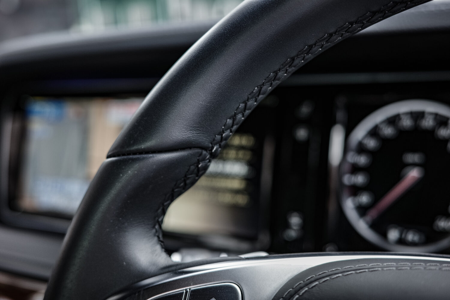 メルセデス・ベンツ・S400ハイブリッド（FR/7AT）集大成と先駆け