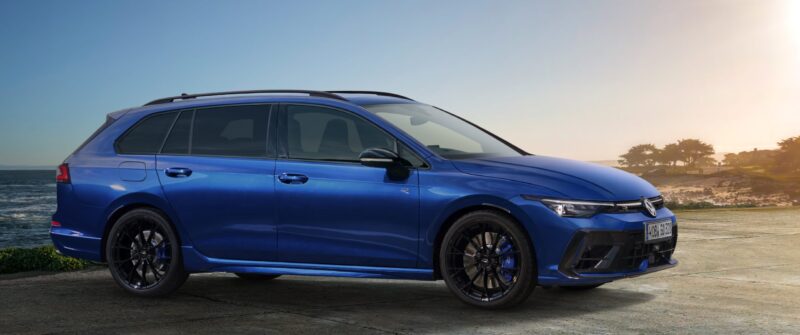 ブラック基調　フォルクスワーゲン・ゴルフR/Rヴァリアント　特別装備の限定車導入