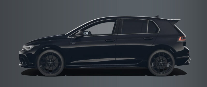 ブラック基調　フォルクスワーゲン・ゴルフR/Rヴァリアント　特別装備の限定車導入