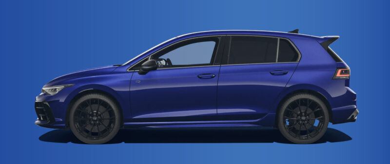 ブラック基調　フォルクスワーゲン・ゴルフR/Rヴァリアント　特別装備の限定車導入