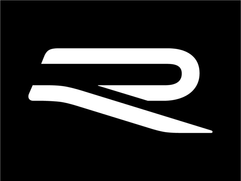 ブラック基調　フォルクスワーゲン・ゴルフR/Rヴァリアント　特別装備の限定車導入