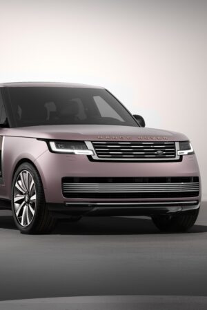 12台の限定モデル　レンジローバーSV　都市のワンシーンを切り取ったビスポーク