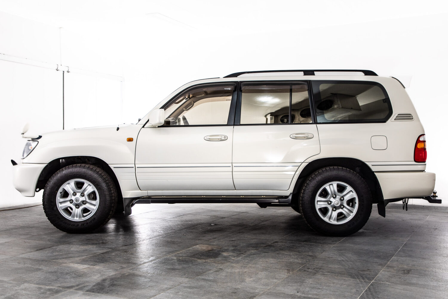 ランドクルーザー100 4.7 VXリミテッド 4WD
