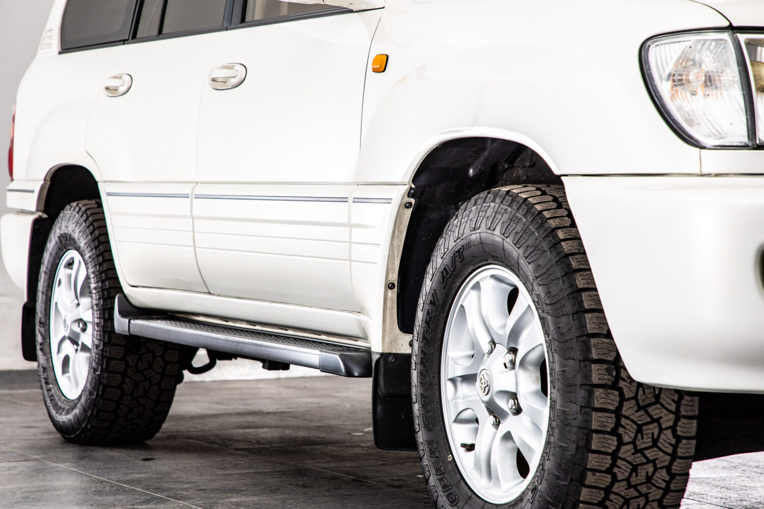 ランドクルーザー100 4.7 VXリミテッド 4WD