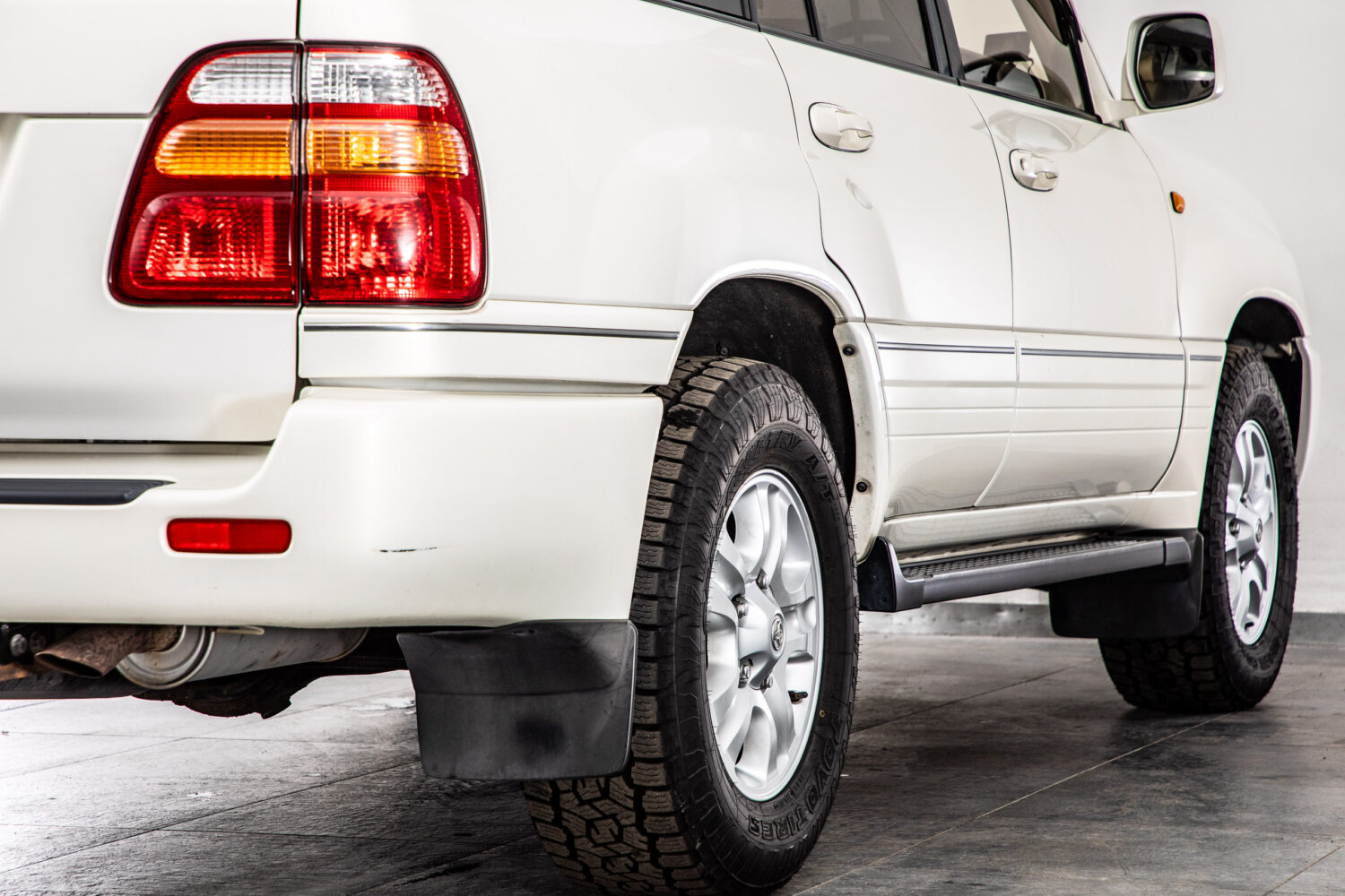 ランドクルーザー100 4.7 VXリミテッド 4WD