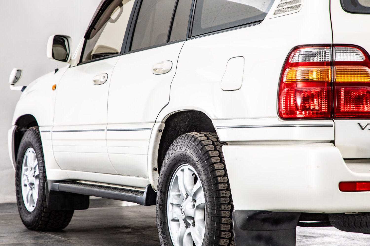 ランドクルーザー100 4.7 VXリミテッド 4WD
