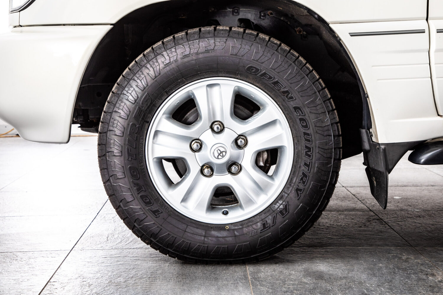 ランドクルーザー100 4.7 VXリミテッド 4WD