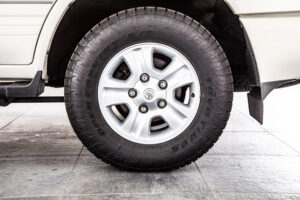 ランドクルーザー100 4.7 VXリミテッド 4WD