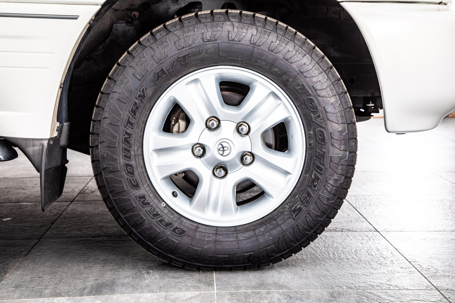 ランドクルーザー100 4.7 VXリミテッド 4WD