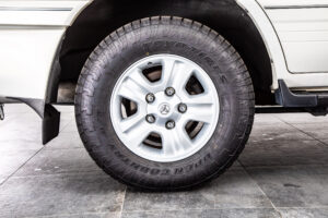 ランドクルーザー100 4.7 VXリミテッド 4WD