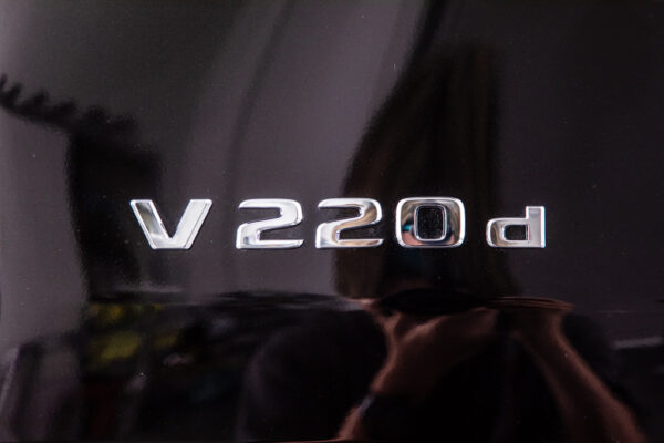 VクラスV220 d アバンギャルド ロング ディーゼルターボ