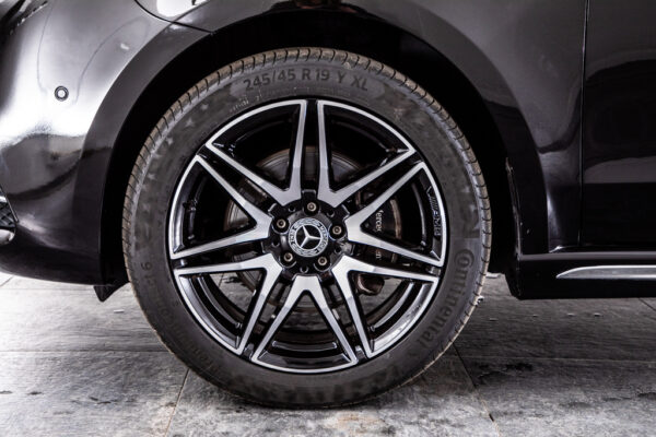 VクラスV220 d アバンギャルド ロング ディーゼルターボ