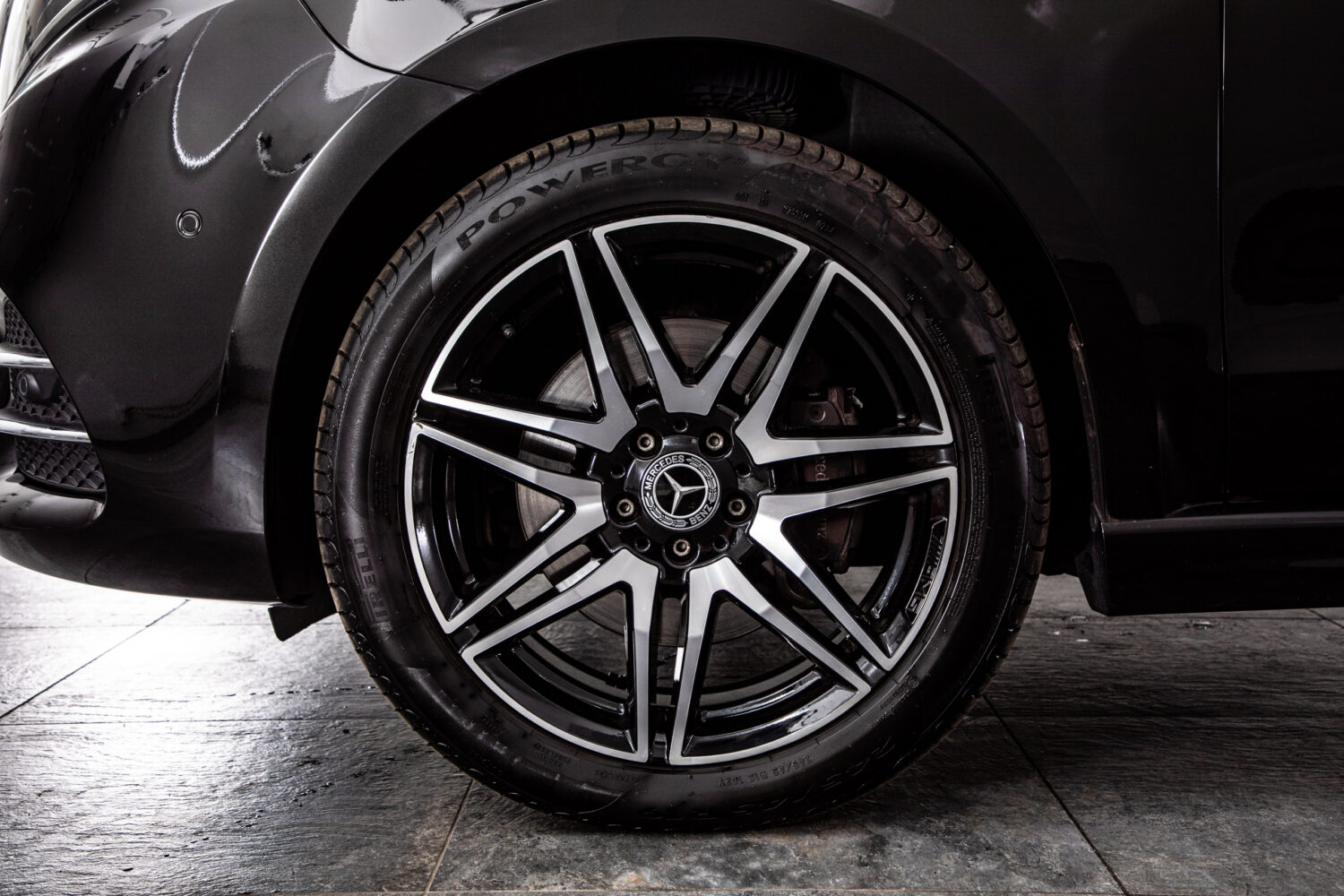 V220 d エクスクルーシブ ロング プラチナスイート ディーゼルターボ