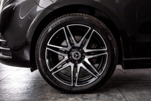 V220 d エクスクルーシブ ロング プラチナスイート ディーゼルターボ