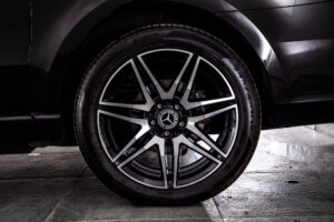 V220 d エクスクルーシブ ロング プラチナスイート ディーゼルターボ