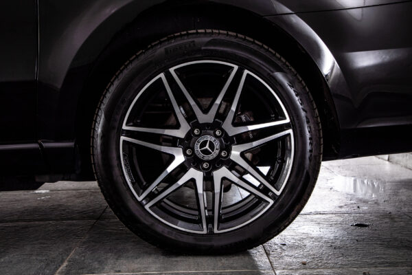 V220 d エクスクルーシブ ロング プラチナスイート ディーゼルターボ