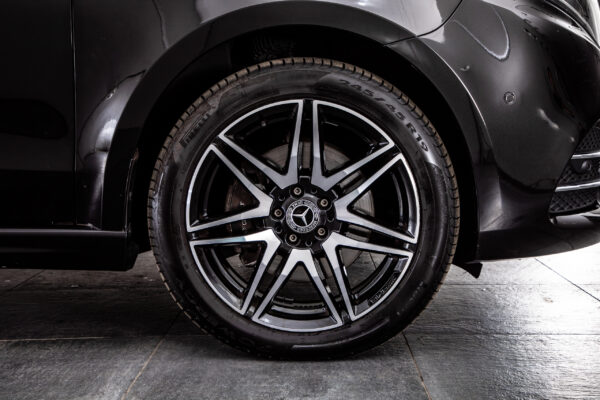 V220 d エクスクルーシブ ロング プラチナスイート ディーゼルターボ