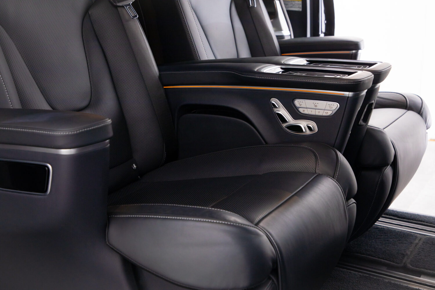 V220 d エクスクルーシブ ロング プラチナスイート ディーゼルターボ