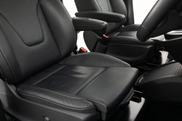 VクラスV220 d アバンギャルド ロング ディーゼルターボ