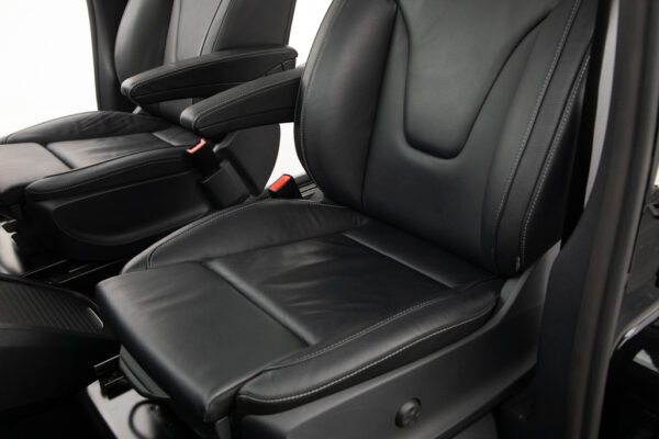 VクラスV220 d アバンギャルド ロング ディーゼルターボ