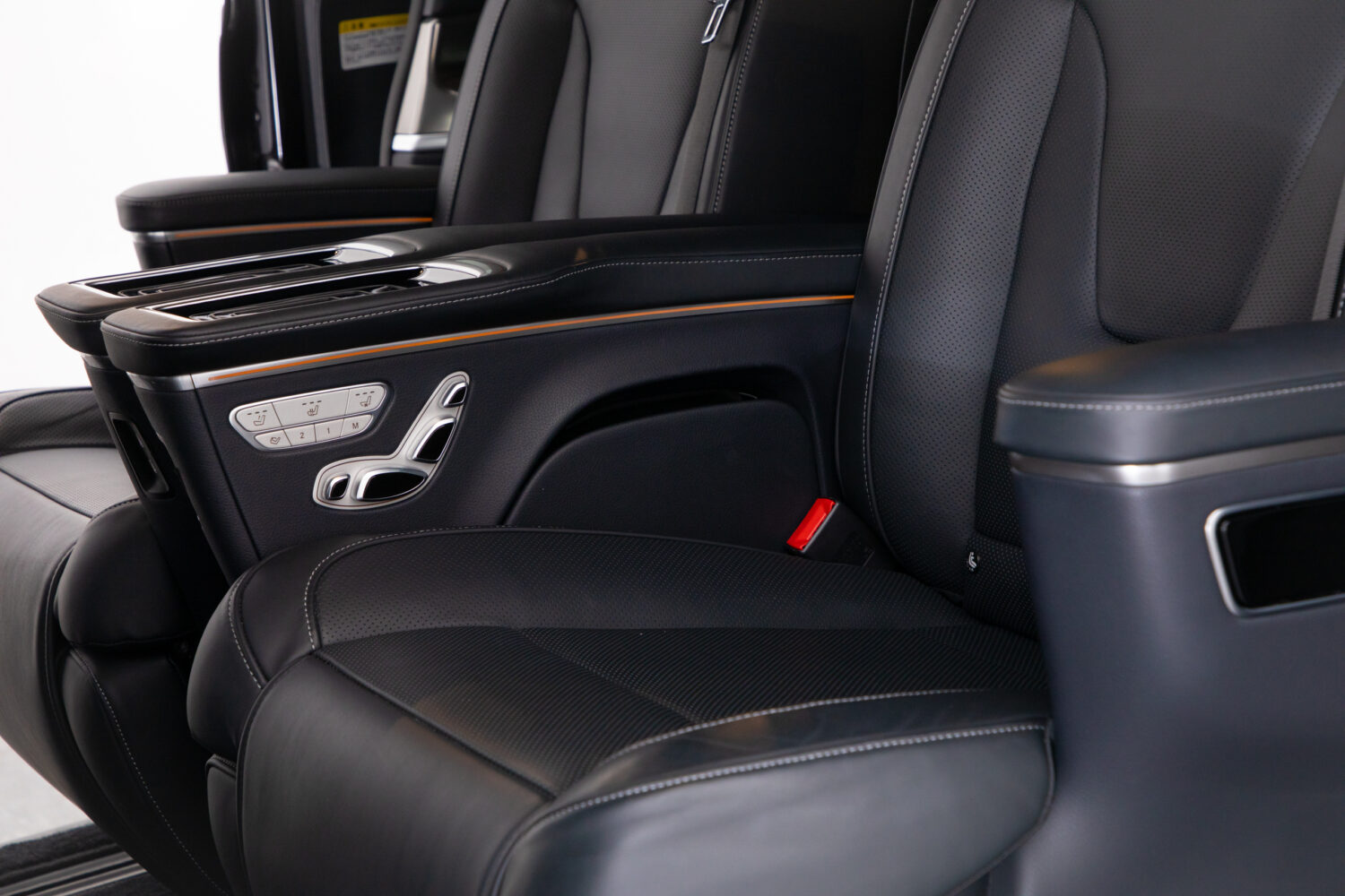 V220 d エクスクルーシブ ロング プラチナスイート ディーゼルターボ
