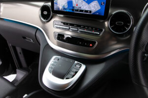 V220 d エクスクルーシブ ロング プラチナスイート ディーゼルターボ